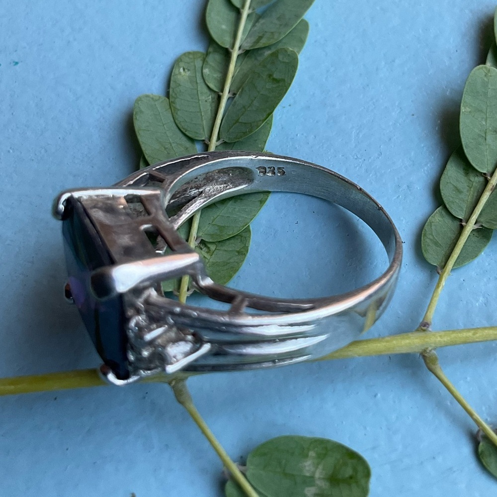 Amethyst and Sterling Silver Ring - Picture 5 of 6